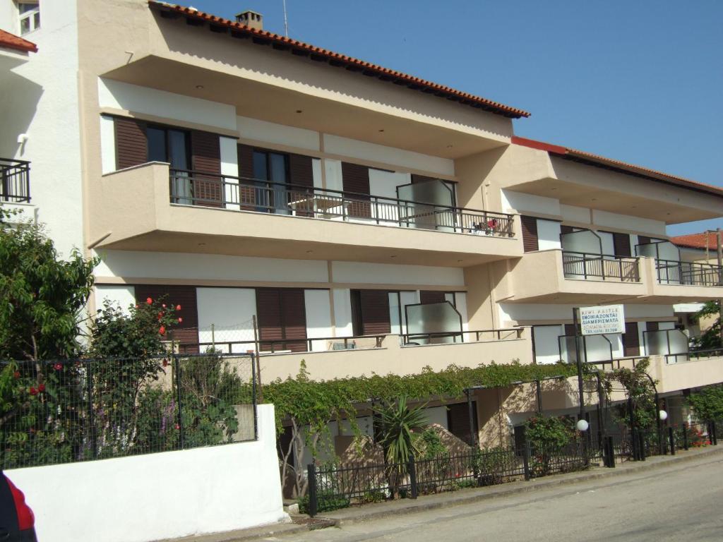 Kiwi Apartments Néa Fókaia Esterno foto